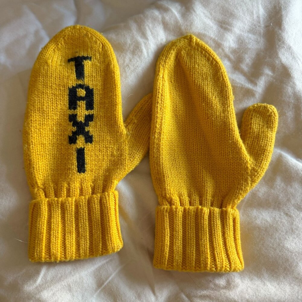 KATE SPADE TAXI MITTENS